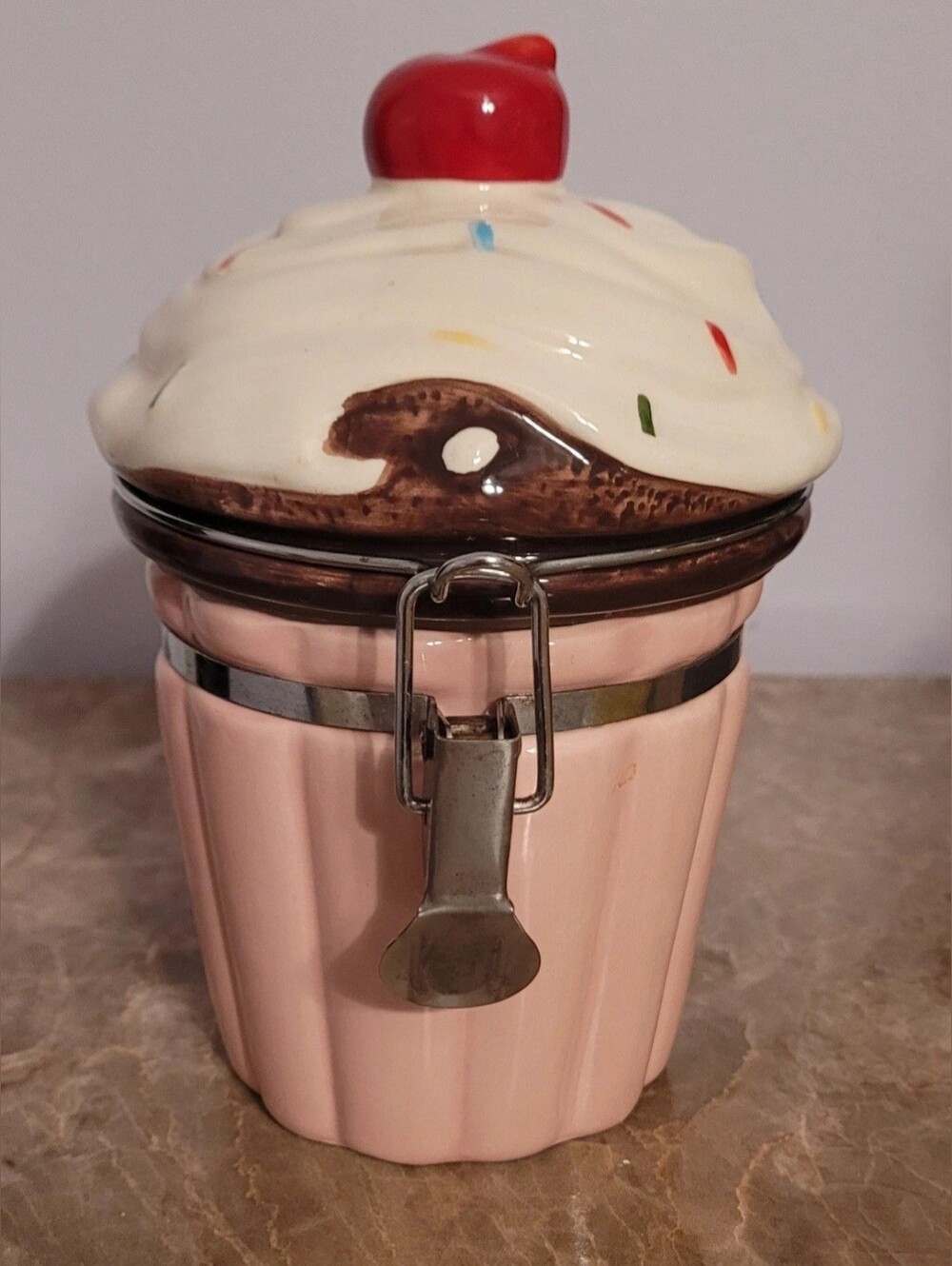 Vintage "Boston Warehouse" Ceramic Cupcake Canister Hinge Jar - Picture 4 of 15